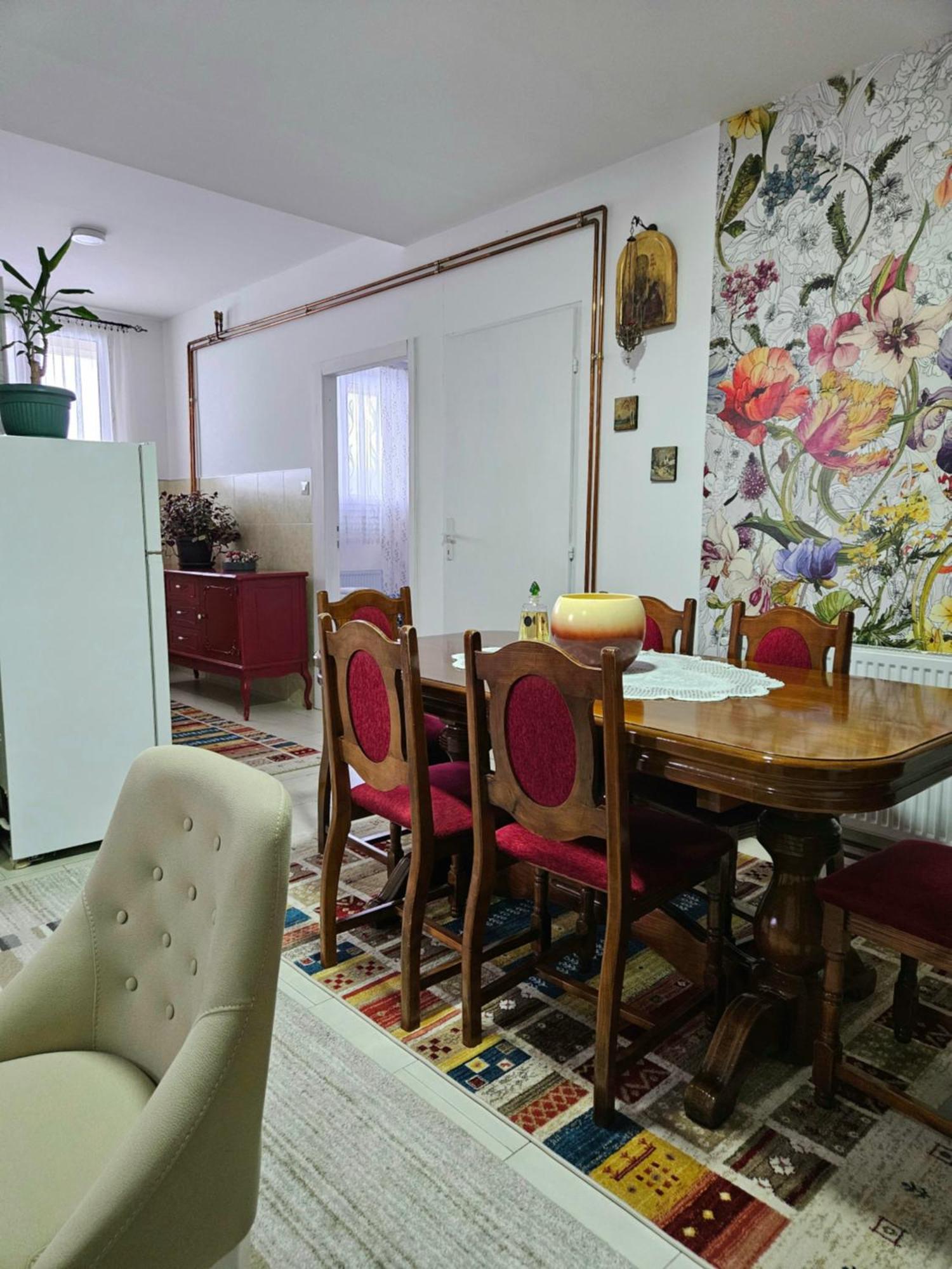 Apartman Juga Kremna Eksteriør billede